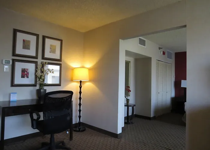 Express & - Midtown, An Ihg Hotel