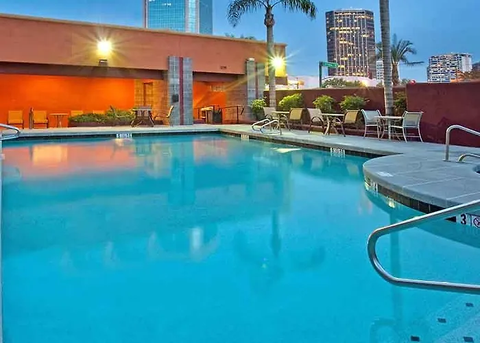 Express & - Midtown, An Ihg Hotel