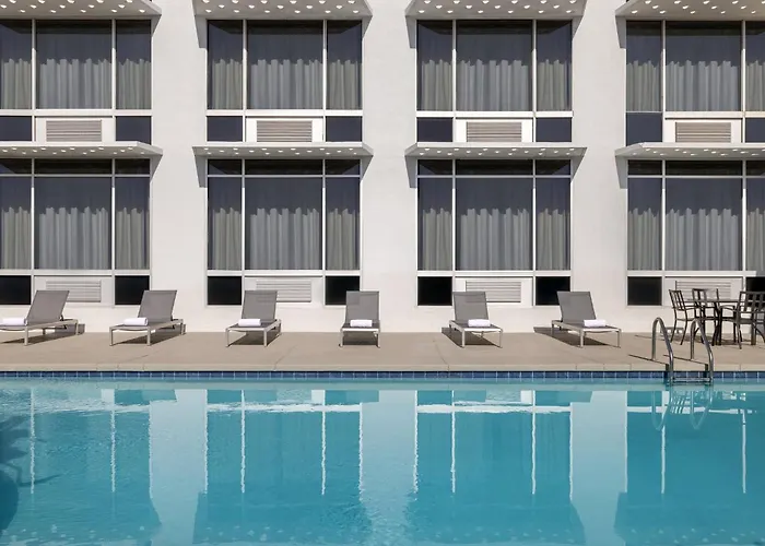 Express & - Midtown, An Ihg Hotel 3*