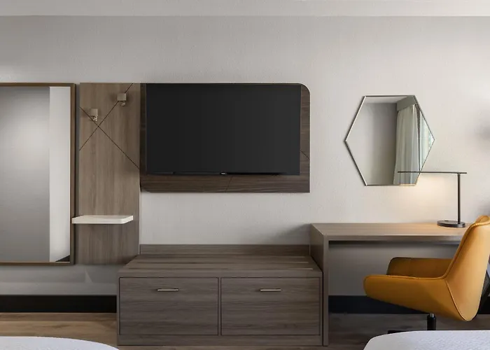 Express & - Midtown, An Ihg Hotel