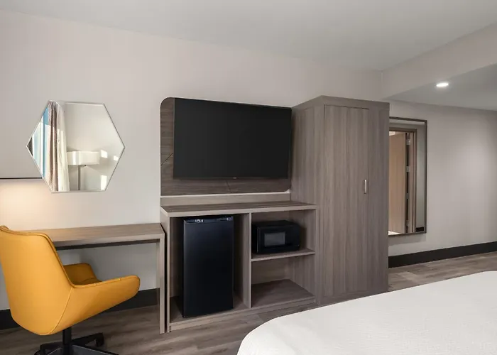 Express & - Midtown, An Ihg Hotel 3*