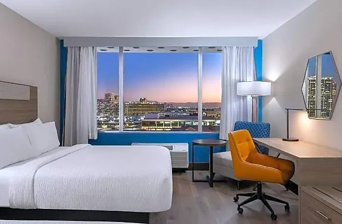 Express & - Midtown, An Ihg Hotel