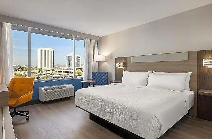 Express & - Midtown, An Ihg Hotel