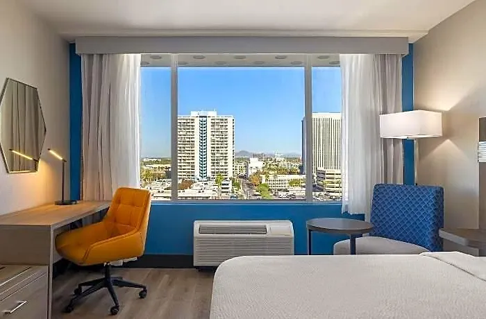 Express & - Midtown, An Ihg Hotel
